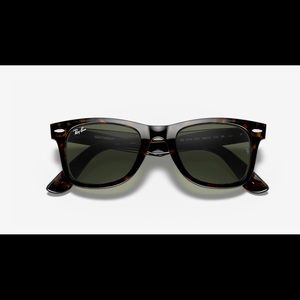 Ray Ban tortoise Wayfarer sunglasses. NWOT.